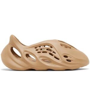 Yeezy Foam Runner 'Clay Taupe' size 7 (men’s size)
